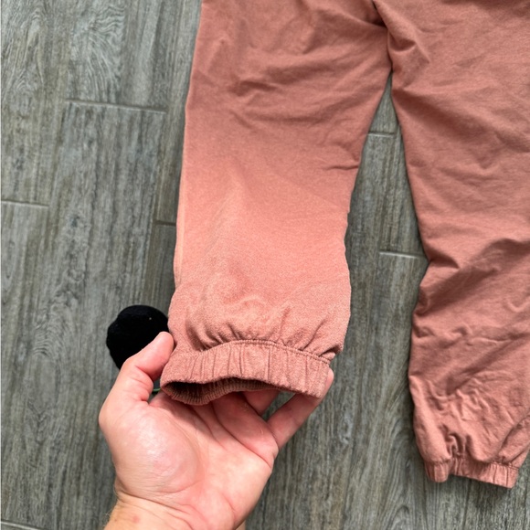 Vuori performance joggers - coral pink - Picture 4 of 4